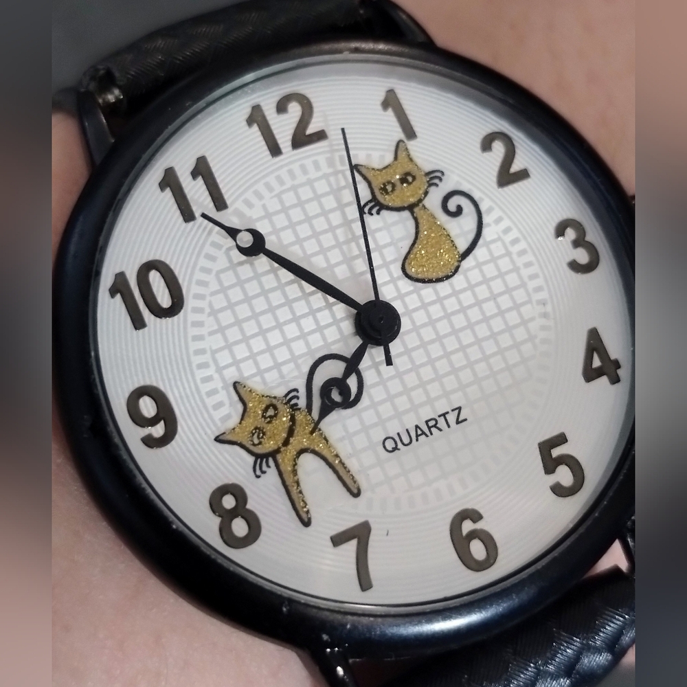 Quartz Watch with Kitty Accents, Runs & Keeps Time, New Battery - Picture 9 of 14